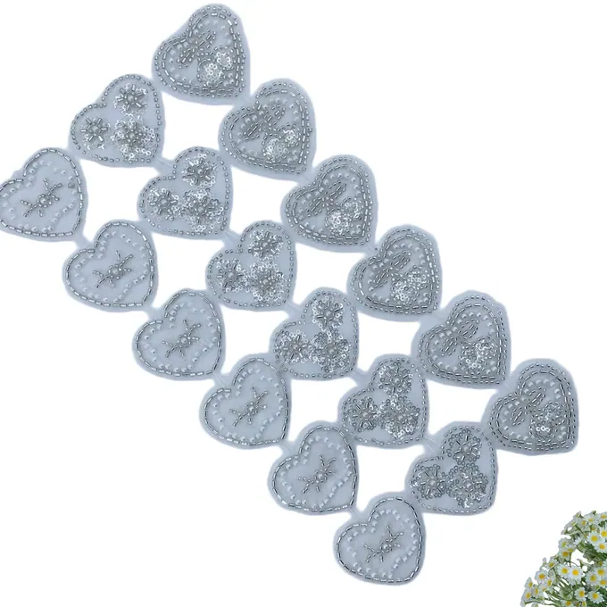 Silver-tone beaded heart trim · MET-1003 — product view
