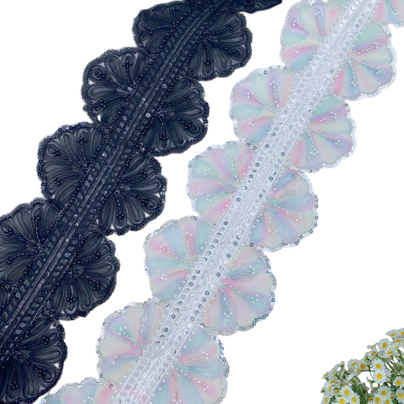 Scalloped corded beaded trim · MET-1025 — product view