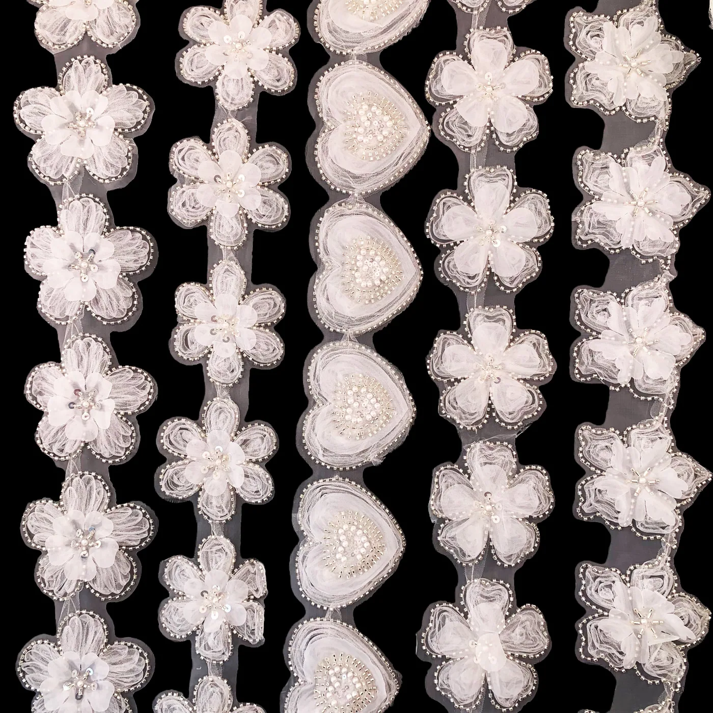 White flower and heart beaded trim · MET-1026 — product view