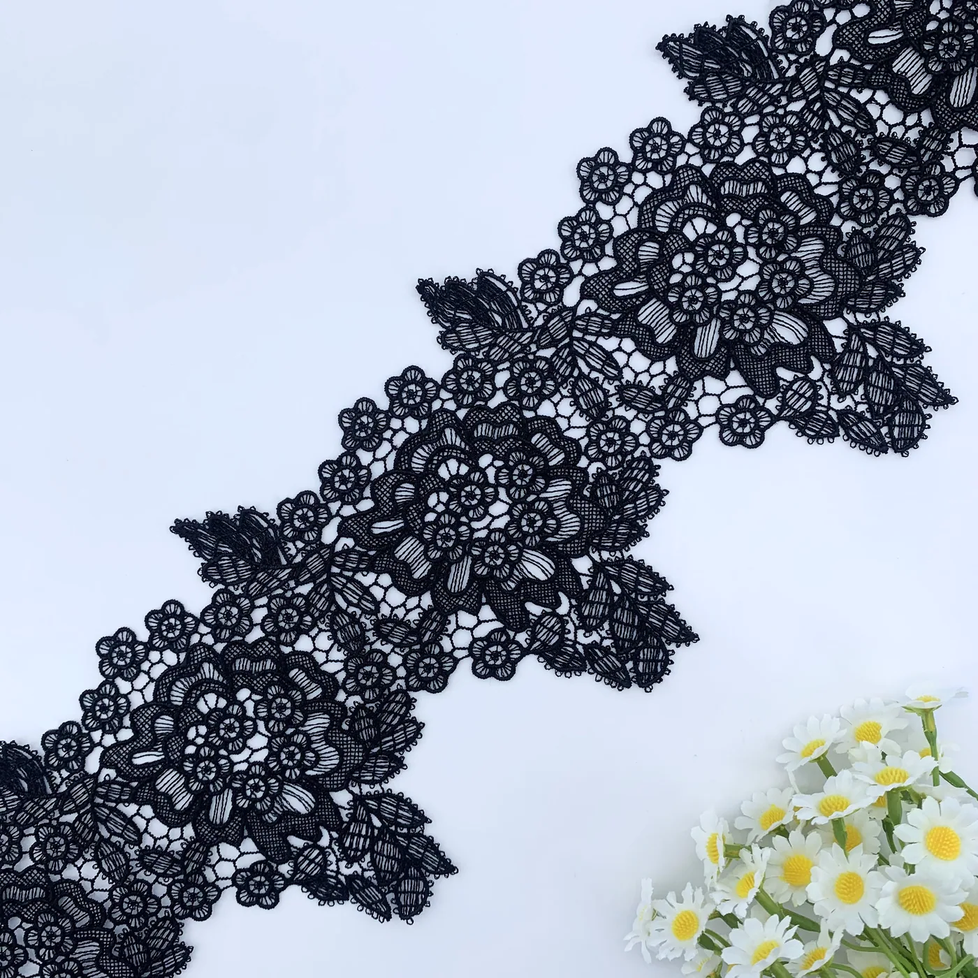 Black floral scalloped lace · MET-3001 — product view