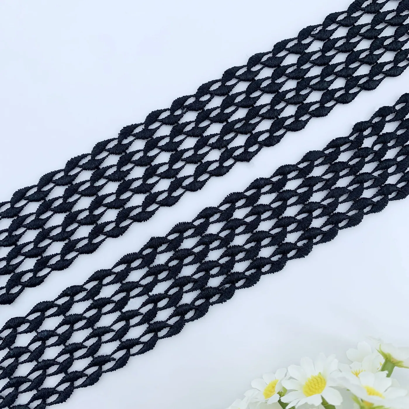 Black hexagonal openwork lace · MET-3009 — product view