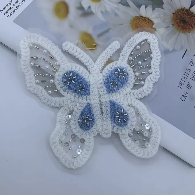 Bead-outline butterfly appliqué · MET-4011 — product view