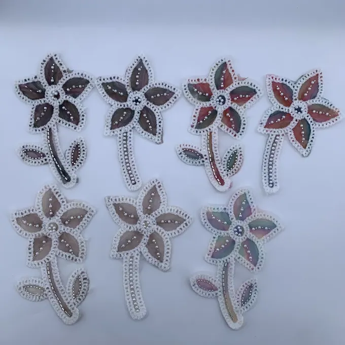 Five-petal flower stem appliqué · MET-4013 — product view