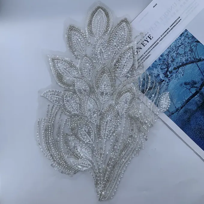 White leaf spray appliqué · MET-4016 — product view