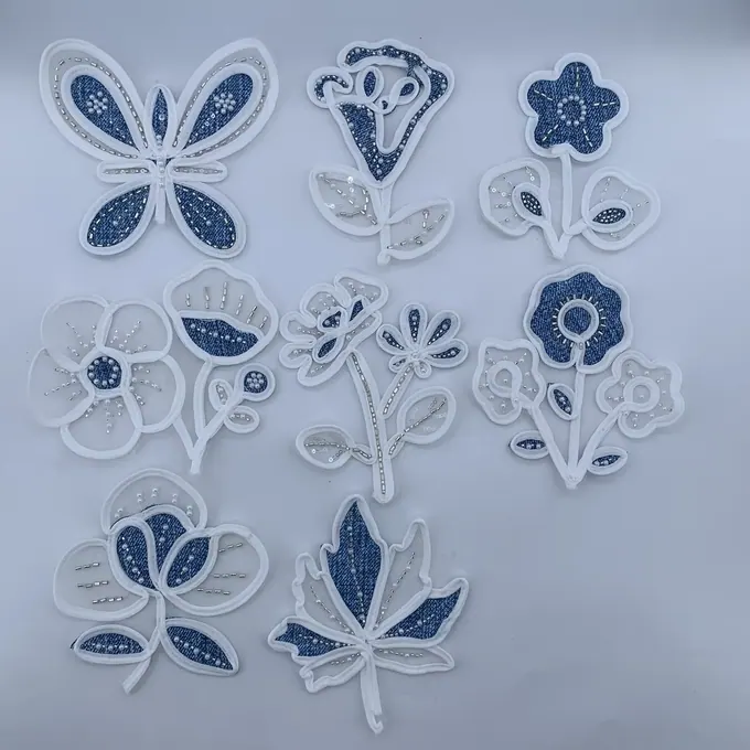Blue and white motif appliqués · MET-4020 — product view