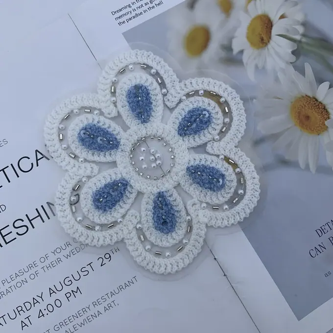 Blue and white flower appliqué · MET-4021 — product view