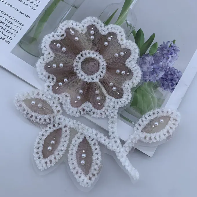 Daisy stem beaded appliqué · MET-4024 — product view