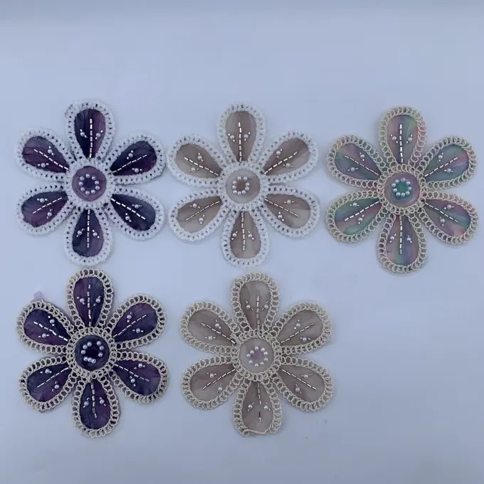 Beaded daisy motif appliqué · MET-4028 — product view