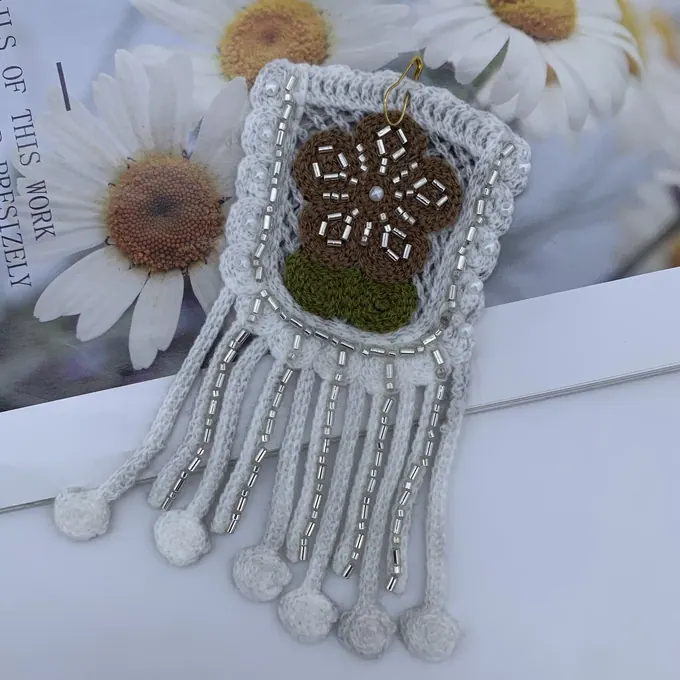 Square tassel appliqué · MET-4033 — product view