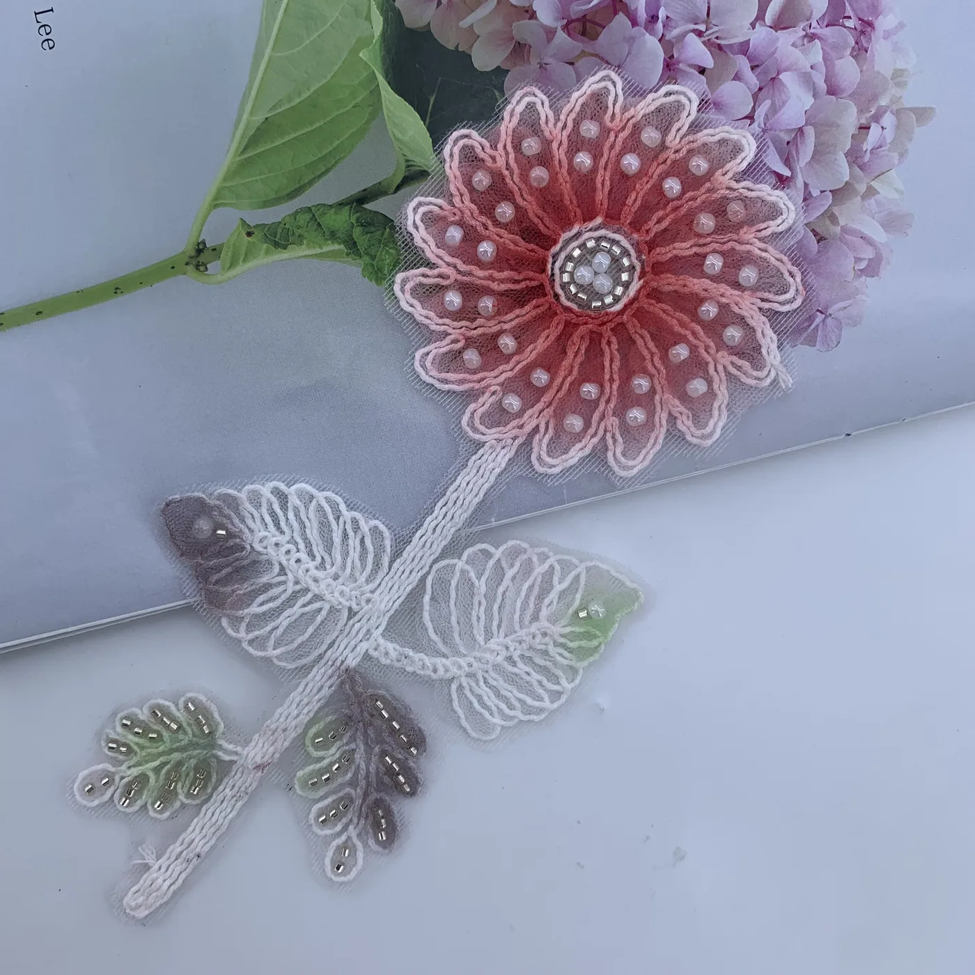 Long-stem daisy appliqué · MET-4041 — product view