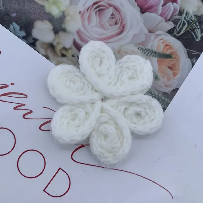 Dimensional flower appliqué · MET-4044 — product view