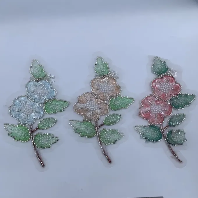 Small rose and leaf appliqué · MET-4047 — product view