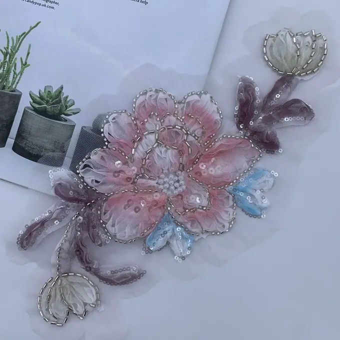 Flower and bud branch appliqué · MET-4048 — product view