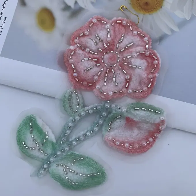 Rose and leaf beaded appliqué · MET-4058 — product view