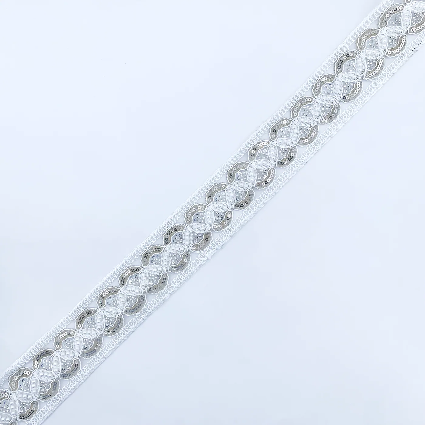White and gold beaded trim · MET-6025 — product view