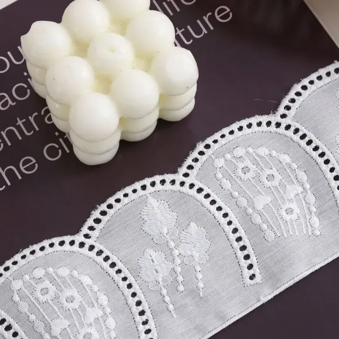 Scalloped embroidered lace trim · MET-8012 — product view