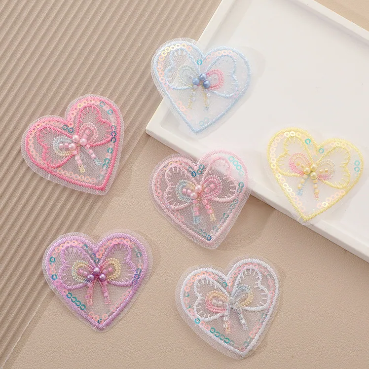 Single-layer embroidered heart appliqué · MET-8029 — product view
