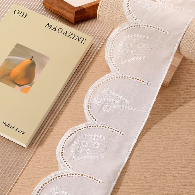 Scalloped embroidered lace trim · MET-8064 — product view