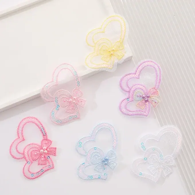 Single-layer embroidered heart appliqué · MET-8075 — product view