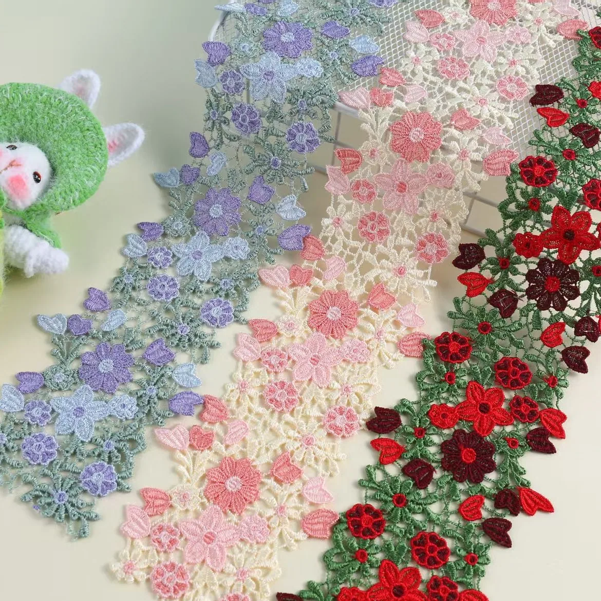 Floral embroidered trim · MET-8084 — product view