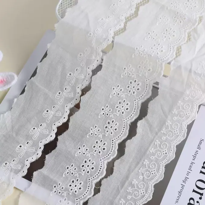 Embroidered bow appliqué · MET-8088 — product view